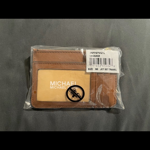 Michael Kors Jet Set Travel Wristlet - Picture 5 of 6